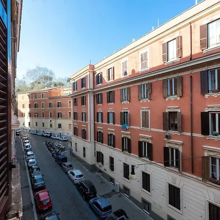 Boutique Domus Trastevere Bertani Rom